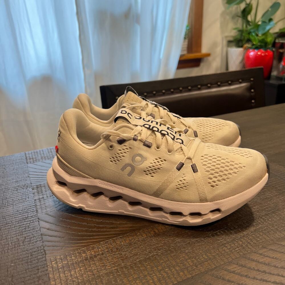 On cloud cloud surfer white running shoes 7.5 women